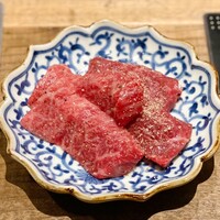 和牛料理 一石三鳥 - 三角バラとウチヒラ