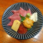 Three types of bowl with medium-fatty fatty tuna