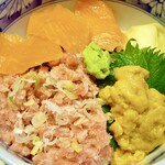 Green onion fatty salmon sea urchin bowl