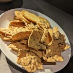 Plaza Premium Lounge - おせんべい３種