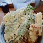 加賀 - 大きく開いた春菊の存在感。