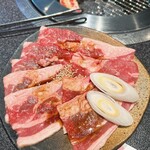 Jounetsu Yakiniku Daijou - カルビ焼肉定食240g (US)