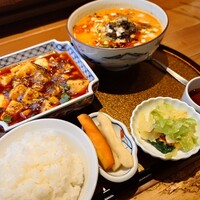 月居 赤坂 - 月居担々麺と麻婆豆腐ご飯
