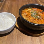 韓国家庭料理 東大門タッカンマリ - ユッケジャン定食（ライスセット） 900円