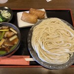 よしふじ - 肉汁うどん¥760いなり寿司¥160
