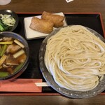 よしふじ - 肉汁うどん¥760いなり寿司¥160