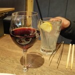 USHIHACHI - ランチ赤ワイン300円（税抜）・ランチレモンサワー300円（税抜）