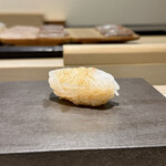 島津 - 【泥障烏賊】佐島★★★★★
      細切りにしてまとめて。シャリと一体化して握りとして表現される甘味が口の中で膨らむ！