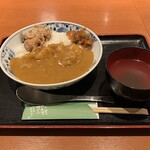 小樽横丁 - 若鶏ザンギカレー(わかめスープ付き) 900円