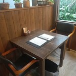 旬家ばんちゃん - テーブル席