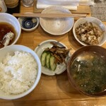 Kaiun Oryouri Aikiraku - ご飯、お味噌汁、お新香～ご飯セットです