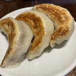 ラーメン屋　たんたん亭 - 餃子は皮厚くもっちり