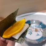 鮨 極 - お餅とカラスミの海苔巻き