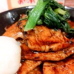 Buta Daigaku - 豚丼(中)＋肉増し＋半熟卵