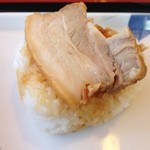麺や吉村 - 上泉製麺所 チャーシューおにぎり表面