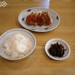 セット/ギョーザ、ご飯、お漬物 (ホームページより)