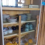 山田海産 - 店内の棚には小皿や軍手、湯呑、箸、フォーク、調味料などが整理されている棚があります。