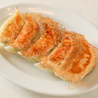 Perfect with homemade chili oil! Enjoy our specialty “Gyoza / Dumpling”