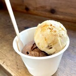 Hilo Homemade Ice Cream - ダブル（カップ）
                        限定フレーバーのトフィーエスプレッソと
                        定番フレーバーのカカオチョコレート