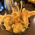 天麩羅 秋光 - 「五代目天丼」3100円
            本日は海老、牡蠣、鰆、穴子、ワカサギ、薩摩芋、スナップエンドウ