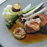 CADRAN - ニュージーランド産仔羊のロースト、ロックフォールのブールコンポゼ