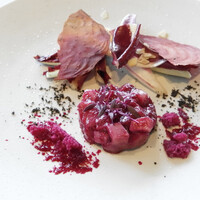 CADRAN - 鹿児島産スマカツオのタルタル、ビーツ、レホール