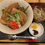 沖縄料理 ソーキ家 - ラフテー丼は950円ですよ