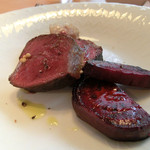 ファニエンテ - ＜12月＞鹿肉と赤カブのグリル、生マスタード