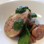 ＜12月＞地鶏の包み焼き、ポルチーニ茸（取り分け後）