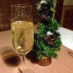 ル クロ - 乾杯のグラスシャンパン