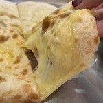 Mothi Maharu - チーズナン