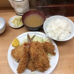 Tonkatsu Yamabe - ミックス定食950円、カキフライ220円