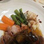 キッチン ブルー グローブ - 備え付け野菜のアップ