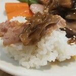 キッチン ブルー グローブ - ロースソテーを乗せて見ます