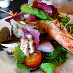 ラ カーサヒデ - 愛らしく飾った山海の恵みと生きた野菜