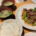 社 - 焼肉定食　650円