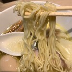 232254960 - 特製塩中華そば　麺リフト