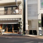 cafe634 - 右のビル地下1階が当初行く予定にしていた洋菓子店 AKANEさん、左のビル1階がcafe634さん