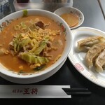 Gyouzano Oushou - 豚辛ラーメン ＋ 餃子（3ケ）