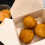 BAOSAIN - Cristy balls €8 (テイクアウト)  3.3　いわゆるコロッケ