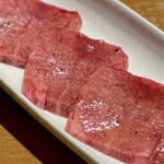 炭火焼肉ホルモン まるは - 