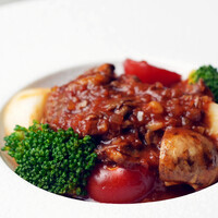 近江牛筋とブロッコリーと朝恋トマトの完熟トマト煮込み