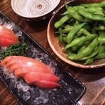 くつろぎ屋台 万作 - 枝豆とトマトスライス