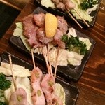 くつろぎ屋台 万作 - 串焼き（鶏・豚バラ・ササミ）