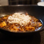 小菜一碟 - ・牛ほほ入り麻婆豆腐 　白子トッピング 