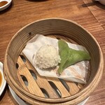 青藍 - 餅米の点心と緑の方はほうれん草？皮も具も美味しい