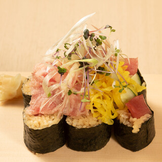 Perfect as a finishing dish! There are 10 types of “specialty atemaki” that call for sake.