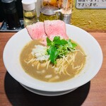 麺屋 ねむ瑠 - 濃厚烏賊煮干し中華そば(醤油)