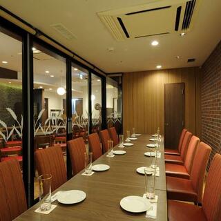 Completely private rooms can accommodate 6 to 16 people! For banquets, entertainment, and gatherings in Ueno♪