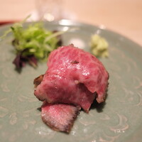 肉屋 田中 - 59ｹ月但馬牛を昆布締め。